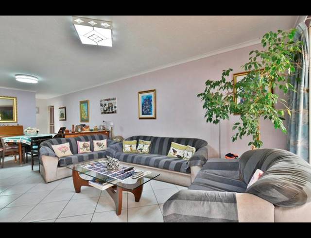 3 BEDROOM TOWNHOUSE FOR SALE IN GLENVISTA